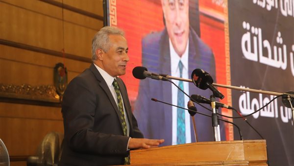 وزير القوي العاملة