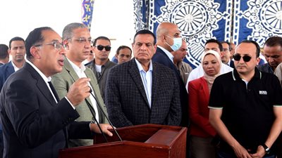 رئيس الوزراء: إقامة المجمعات الصناعية لتعميق التصنيع المحلي وتقليل الفاتورة الاستيرادية