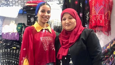 اسم على مسمى.. حكاية عارضة من مستفيدات قرض مستورة وابنتها بمعرض ديارنا العلمين 