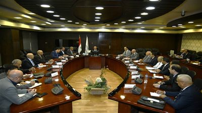 كامل الوزير يجتمع بـ رئيس قطاع النقل البحري لبناء أسطول تجاري