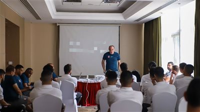 محاضرة فنية لعلي ماهر مع لاعبي فيوتشر استعدادًا لمواجهة بول في الكونفدرالية