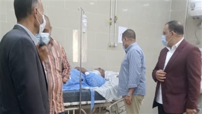 سكرتير عام السويس ووكيل الصحة يتابعان إجراءات علاج المصابين بحادث طريق السخنة
