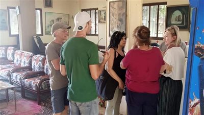 منطقة آثار بني حسن بالمنيا تستقبل وفدا سياحيا من إنجلترا