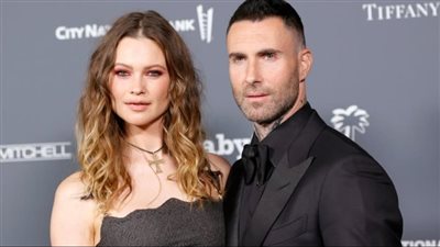 ينتظران مولودًا جديدًا.. زوجة المغني أدم ليفين: ما زلت أريد خمسة أطفال