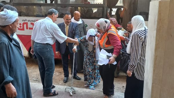 نقل 175 نزيلا من