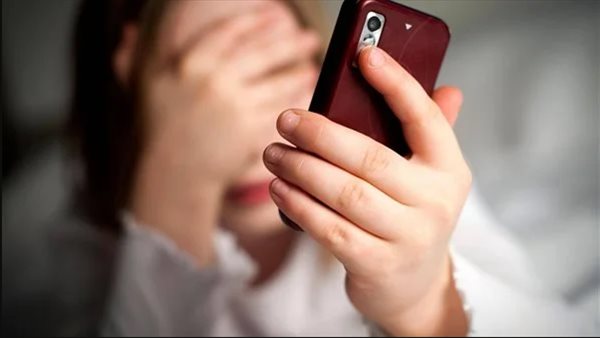 تهديد فتاة - تعبرية