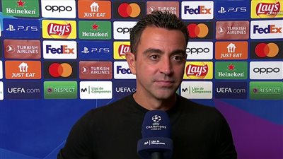 تشافي: ليفاندوفسكي لا يشبع من تسجيل الأهداف وأنا وقعت في حبه