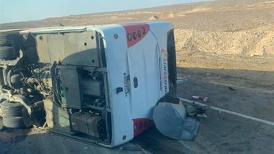 تفاصيل إصابة 49 شخصًا في حادث انقلاب أتوبيس بطريق رأس غارب| بث مباشر