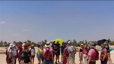 وفد سياحي من إسبانيا وإيطاليا يزور المناطق الأثرية بالمنيا