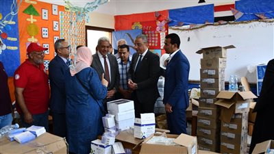 محافظ الفيوم ونائب رئيس جامعة الأزهر يتفقدان أعمال القافلة التنموية الشاملة بقرية النزلة