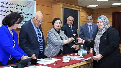 التعليم تكرم الطلاب الفائزين في مسابقة عمر الفاروق للقصة القصيرة