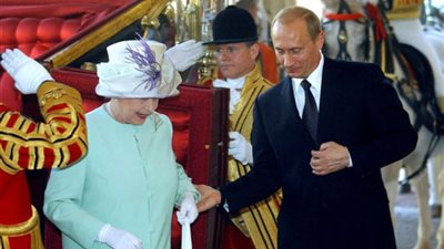 رغم جمود العلاقات بسبب الحرب.. الرئيس الروسي يعزي الملك تشارلز الثالث ويشيد بـ إليزابيث الثانية