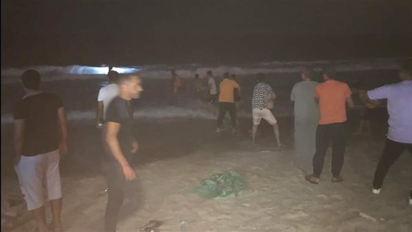 لحظة انتشال جثة شاب