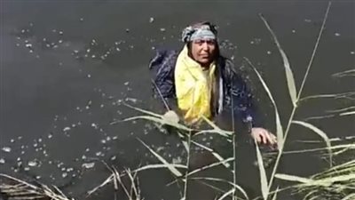 بث مباشر | قصة كفاح الحاجة حمدية: بقالي 45 سنة بصطاد السمك بإيدي عشان أكل العيش.. وبتحمل الثعابين ومخاطر المهنة