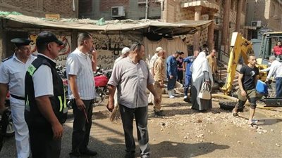 تحويلات مرورية وسيارات شفط إضافية للسيطرة على كسر خط مياه بالباجور | صور