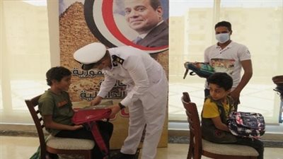 على رأسها الأسمرات.. الداخلية تهدي حقائب مدرسية لأطفال دور الأيتام | صور