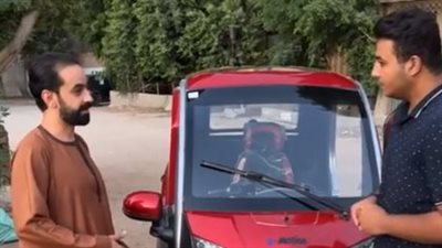 مكيف وله فتحة سقف.. أول توك توك كهربائي في مصر صديق للبيئة | بث مباشر
