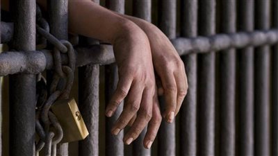 قتلها وظل يدخن السجائر بجوار الجثة.. السجن المؤبد لقاتل زوجته ببنها 