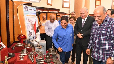 وزير قطاع الأعمال يتفقد مجمع مصر للألومنيوم بنجع حمادي | صور