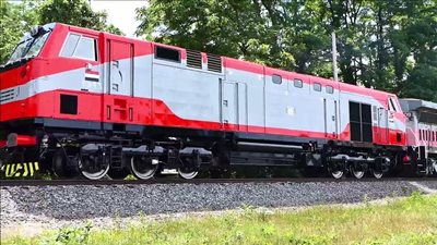 وصول الدفعة الأولى من الجرارات الجديدة إلى السكة الحديد مطلع 2023 | خاص 