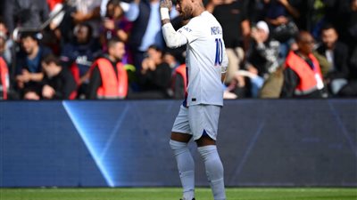 باريس سان جيرمان يعلن عودة نيمار إلى مقر التدريبات بعد نجاح الجراحة