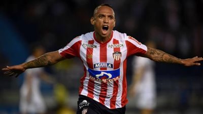 بعد سافيو.. الأهلي يقترب من ضم مهاجم أجنبي آخر إلى صفوفه | خاص