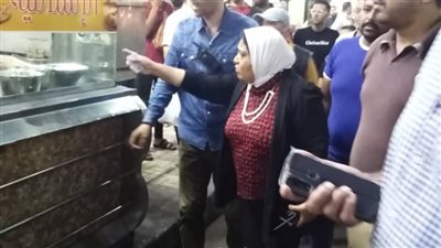 تحصيل غرامات ورفع إشغالات فى حملة بحي وسط الإسكندرية 