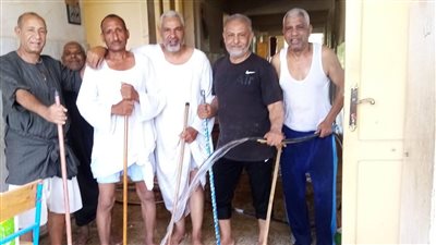 هجوم على معلمين ينظفون مدرستهم بالأقصر.. وأحدهم: لو فنانة عملت كده مكنش انتقدوها