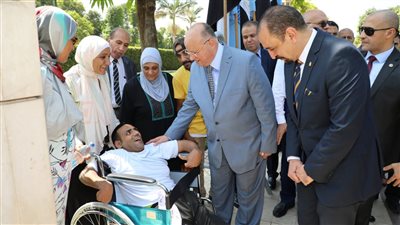محافظ القاهرة يشهد افتتاح الملتقى التوظيفي لبرنامج فرصة.. ويسلم 9 أجهزة تعويضية لذوي الهمم