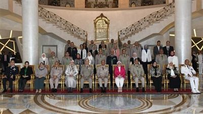 وزير الدفاع يكرم قادة القوات المسلحة المحالين للتقاعد