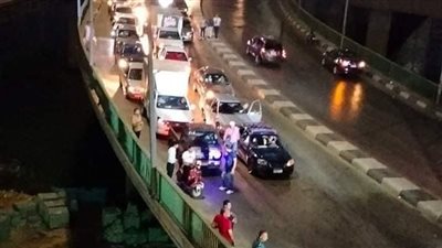 إصابة 6 أشخاص في حادث تصادم 3 سيارت ملاكي أعلى كوبري الساحل بالقاهرة | صور