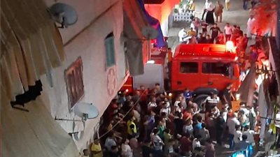 البحث الجنائي يعاين حريق شقة سكنية بمنطقة الهانوفيل بالإسكندرية