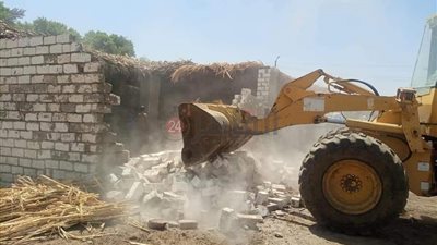 إزالة 164 حالة تعدٍ بالبناء المخالف على الأراضي الزراعية بالمنيا