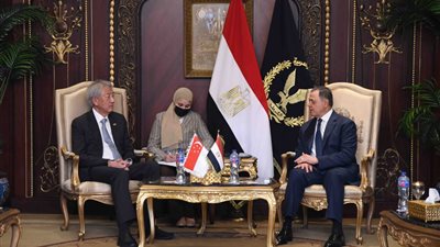 وزير الداخلية يستقبل مُنسق الأمن الوطني بجمهورية سنغافورة