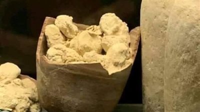 بعد العثور على جبنة بيضاء بمنطقة آثار سقارة.. خبير: الفراعنة كانوا بيحطوها في أواني وبيغطوها بقماش