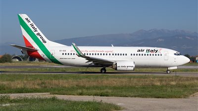 العاملون بنقابات النقل الجوي في إيطاليا يدخلون إضرابا عن العمل اليوم