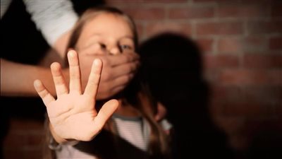 من كبائر الذنوب.. الإفتاء: لا يتحرش بالأطفال إلا شاذ 