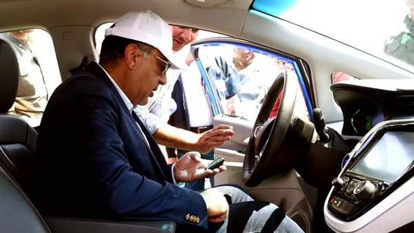 مدبولي وهو يستقل