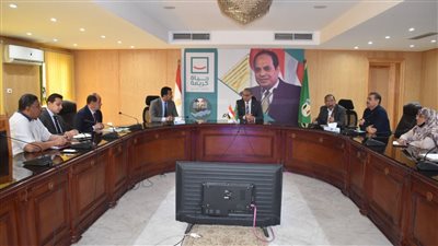 للقضاء على التكدسات.. محافظ الفيوم يوجه بتشكيل لجنة لمراجعة ومعاينة المواقف المقرر نقلها