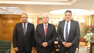 وزير التعليم العالي يلتقي رئيس مجلس أمناء مؤسسة صناع الخير لبحث التعاون في المشروعات التنموية