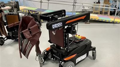 تطور هائل لدعم عالم الشيخوخة.. روبوت يحذّر المسنين وهم على وشك الإغماء ويلتقطهم قبل السقوط