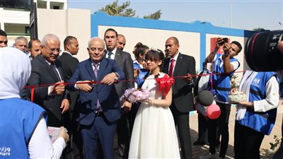 وزير التربية والتعليم يفتتح مدرستين بعد تطويرهما بالسويس