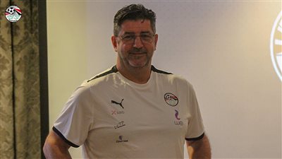 فيتوريا يحضر مباراة بيراميدز وإنبي باستاد الدفاع الجوي