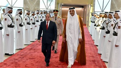 أمير قطر يستقبل الرئيس السيسي في زيارة رسمية هي الأولى من نوعها | بث مباشر