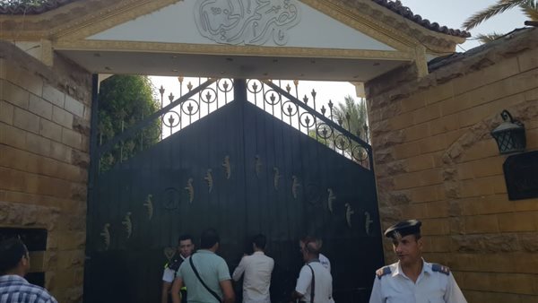 غلق وتشميع 13 قاعة