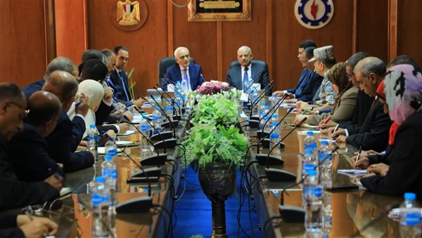 اجتماع وزير التعليم