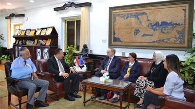 خلال استقبال سفير الاتحاد الأوروبي.. رئيس جامعة الإسكندرية يعلن إنشاء محطة طاقة شمسية