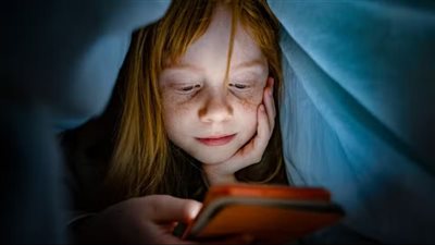 دراسة: الأطفال بفقدون ساعة من النوم كل أسبوع بسبب وسائل التواصل الاجتماعي