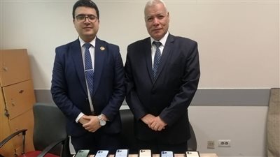 ضبط راكبة حاولت تهريب 14 تليفون محمول ماركة iPhone عبر مطار القاهرة