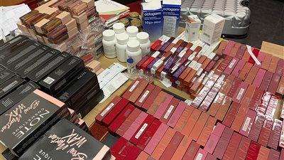 قادمة من تركيا.. ضبط راكبة حاولت تهريب أدوية ومستحضرات تجميل في مطار القاهرة